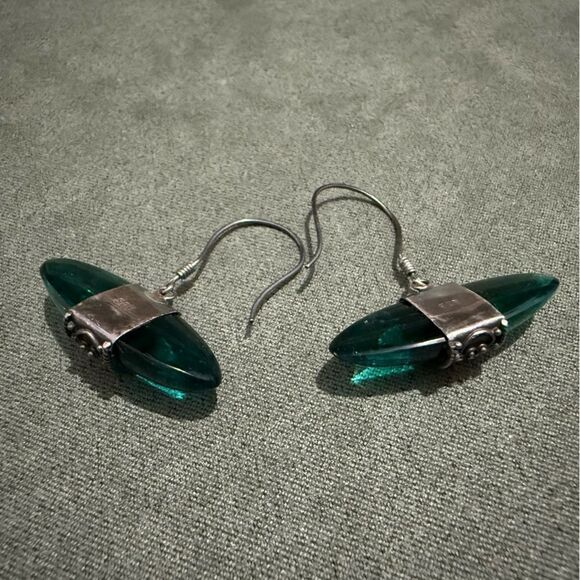 STERLING SILVER GREEN GLASS BALI DROP EARRINGS - Picture 9 of 17